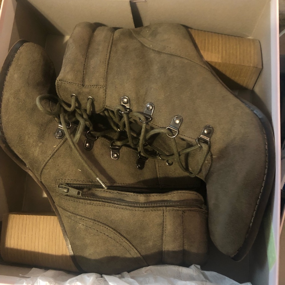 NIB Candies Olive Green booties